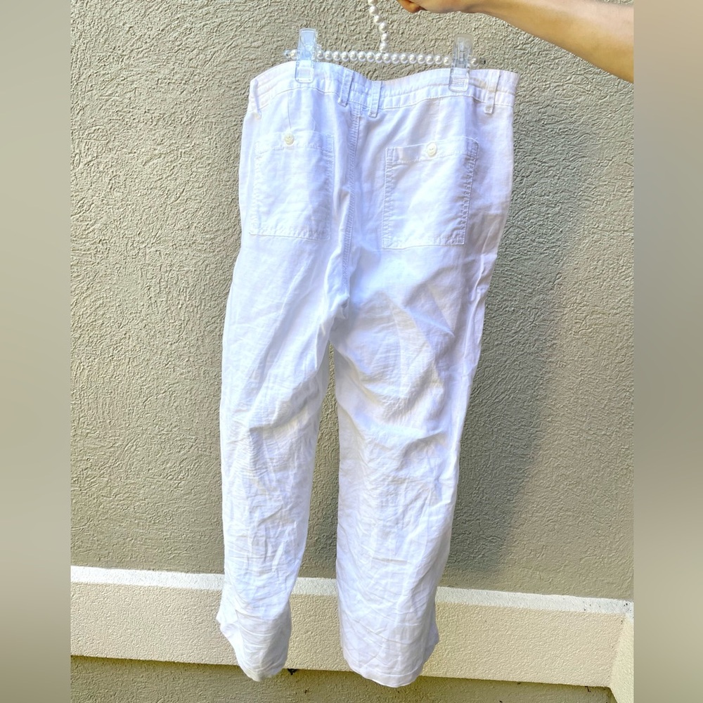 Donating on 7/23!!
GAP White Cropped Linen with pockets 55% flax linen 45%cotton - Picture 4 of 5